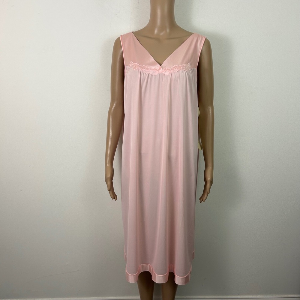 Vintage Vanity Fair Pink Antron III Nylon Nightgown Floral Embroidered Large NWT